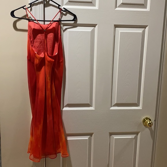 Stylist red dress - Picture 2 of 4